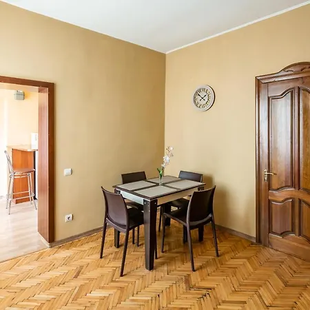 Apartment On Yana Zhizhky *