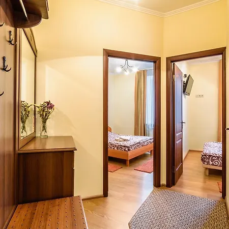 On Yana Zhizhky アパート *