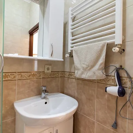 On Yana Zhizhky アパート *